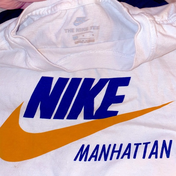 Nike Manhattan Unisex Tee - Picture 3 of 3